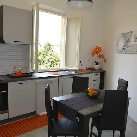 Tower Apartment *